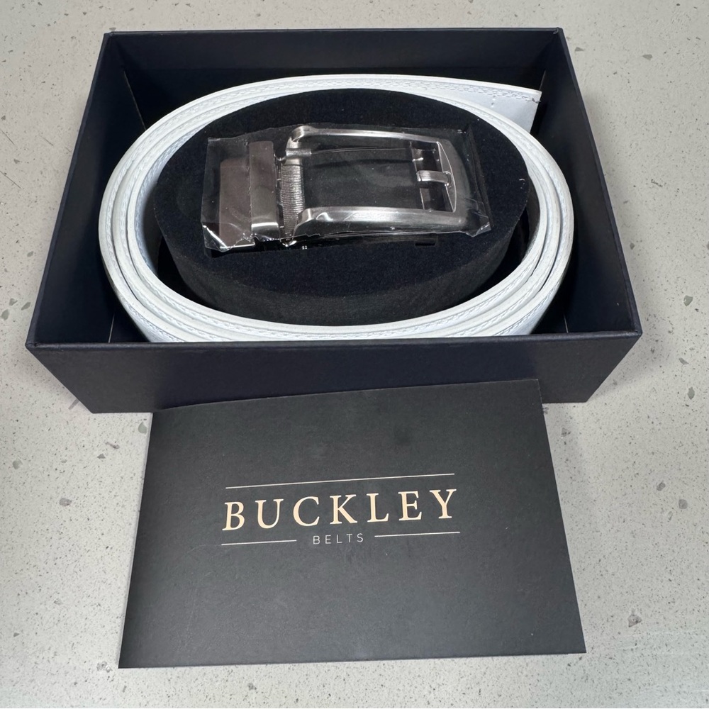 🖤 BRAND NEW BUCKLEY BELT 🖤 WHITE